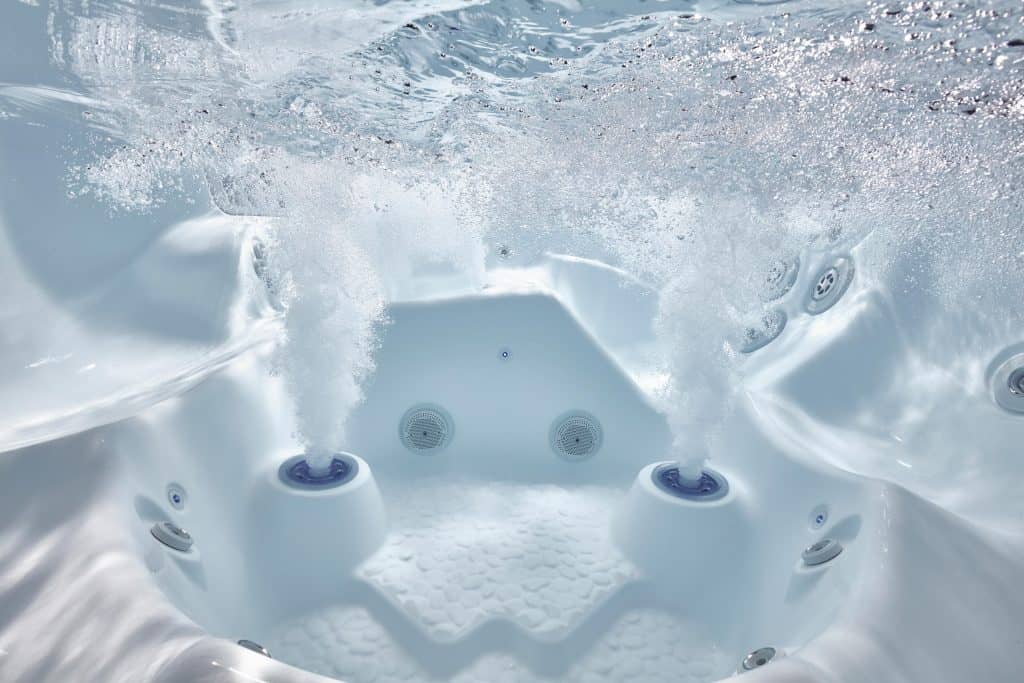 5 Euphoria Jets Tahitian Tub NO TALENT_1317 1-min